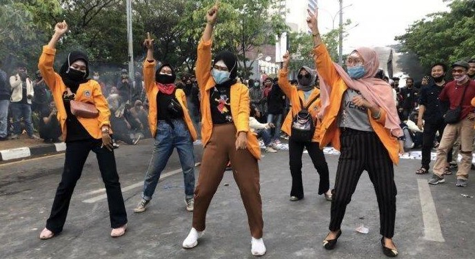 Ada “Jalur Khusus” di Kampus yang Jarang Diketahui Mahasiswi Biasa