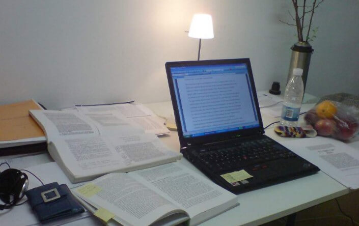 Menjaga Kewarasan Mahasiswi Semester Akhir